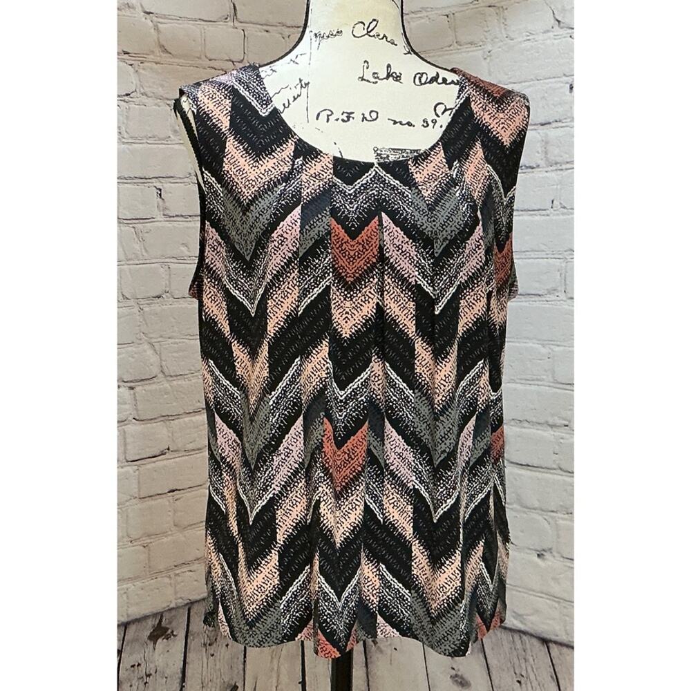 Jones Studio Women’s Chevron Print Pleated Front Blouse (Size L)